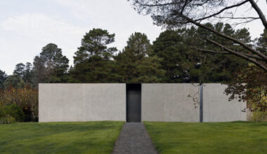 Grey House / Adam Kane Architects