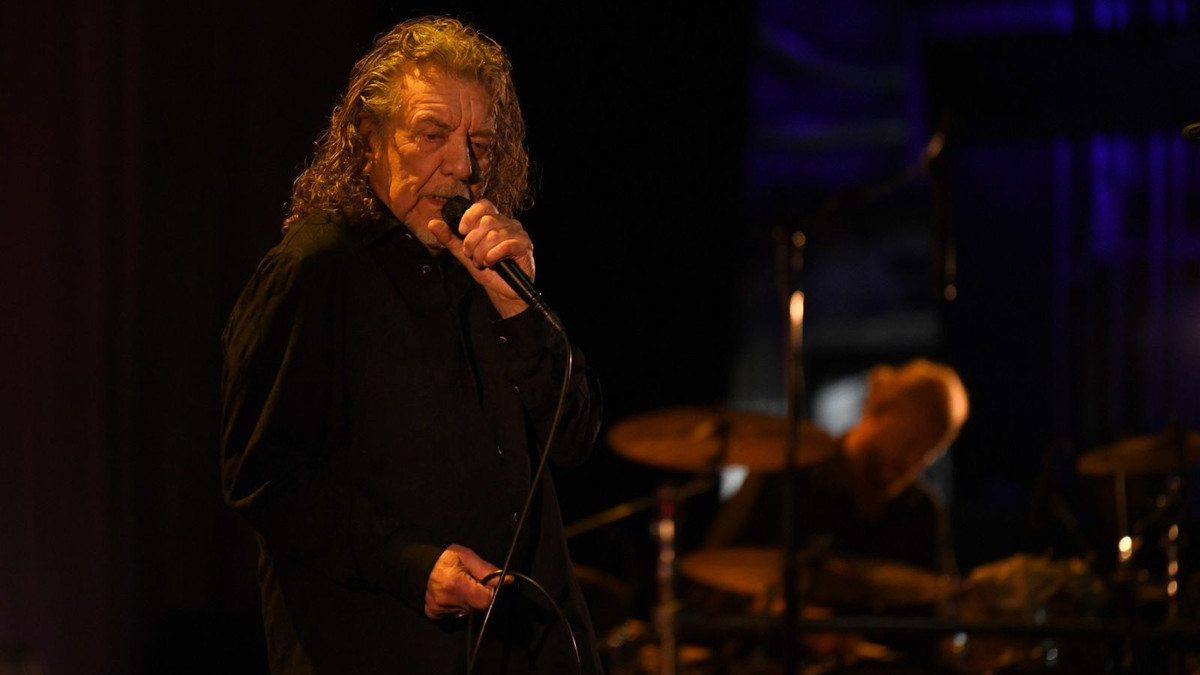 Robert Plant on Choosing 'Bingo in the Welsh Borders' Over Led Zeppelin: 'I Was Always Looking to Get Away' - Ultimate Guitar