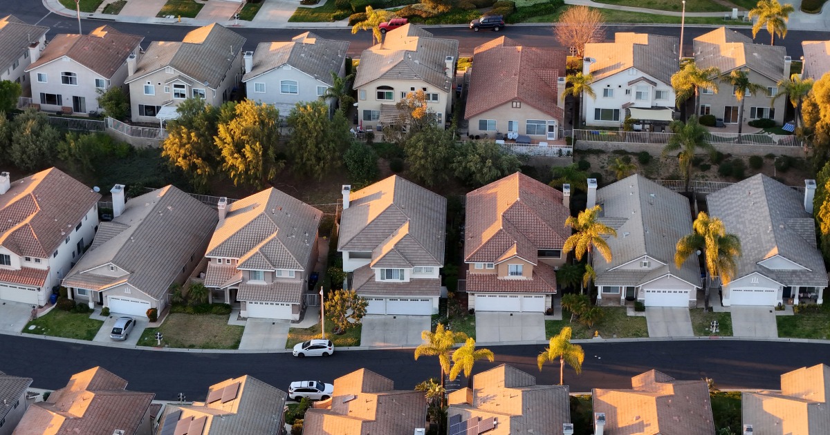 Mortgage rates hit highest point since 2023, Treasury yields rise
