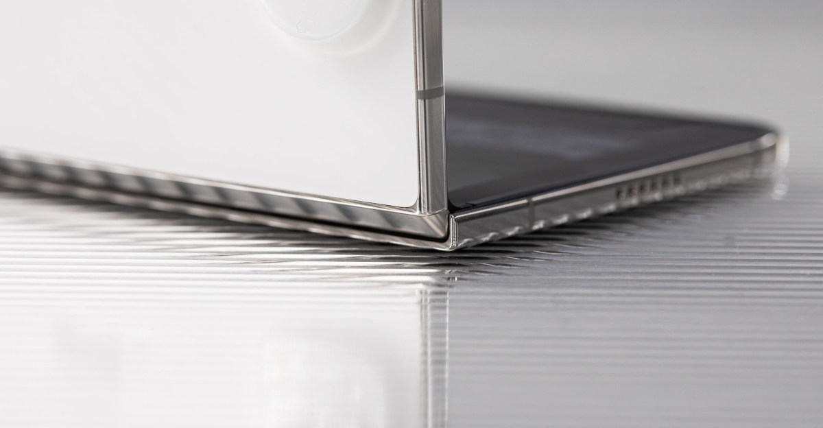 Apple acknowledges iPhone Duo display ‘issue’ after reports of cracked screens