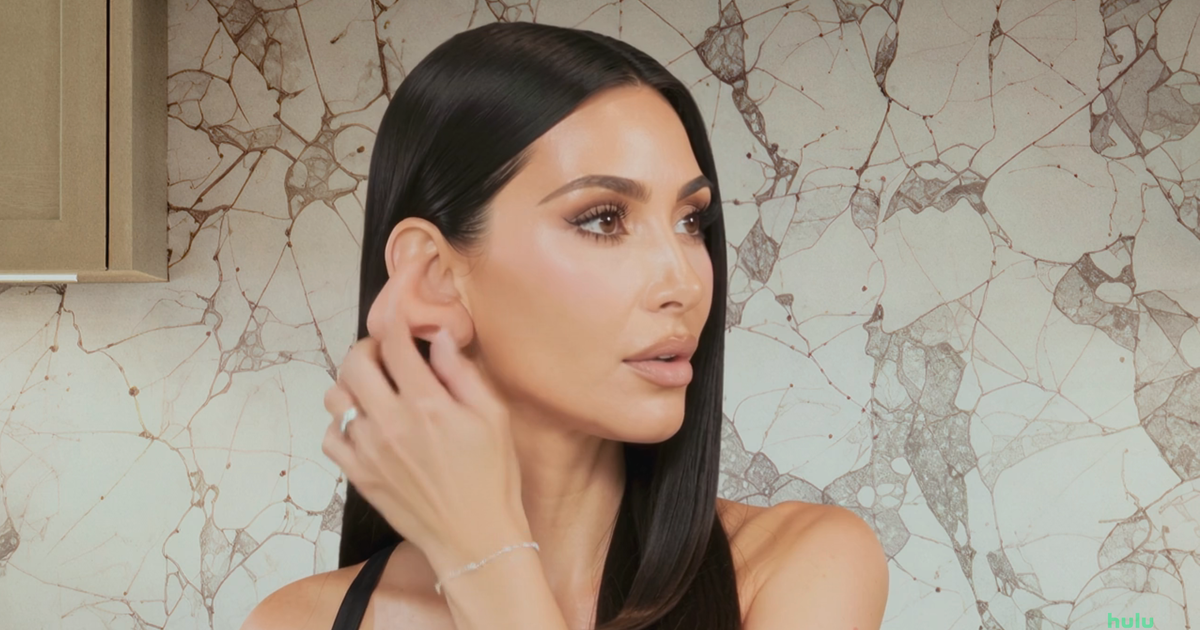 The Kardashians Use Artificial Intelligence to Make a Sketch