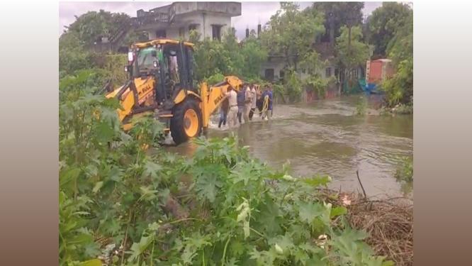 The rural police rescue cyclone victims in Andhra Pradesh's Vizianagaram on Wednesday./ANI Photo