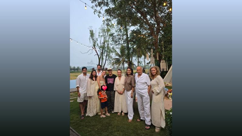 Alia Bhatt, Neetu Kapoor, Mahesh Bhatt, Soni Razdan, Shaheen Bhatt, Ishan Mehra and Tina Razdan; Photo Courtesy: @thefirsthousegoa/Instagram