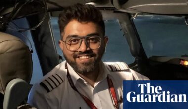 Flydubai captain describes blocking axe blows as co-pilot attacked him | Flydubai plane incident