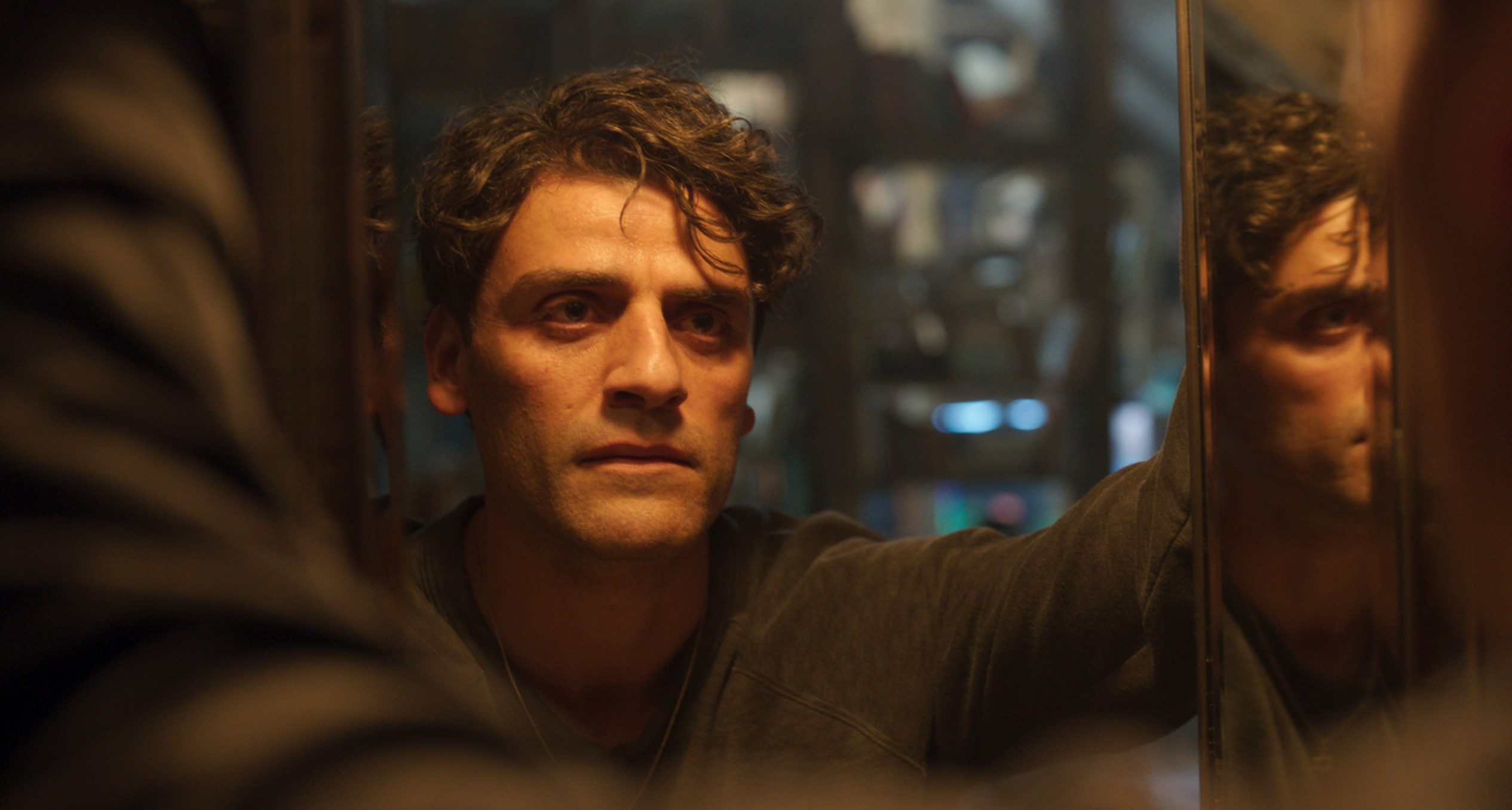 moon-knight-oscar-isaac-mirror-promo