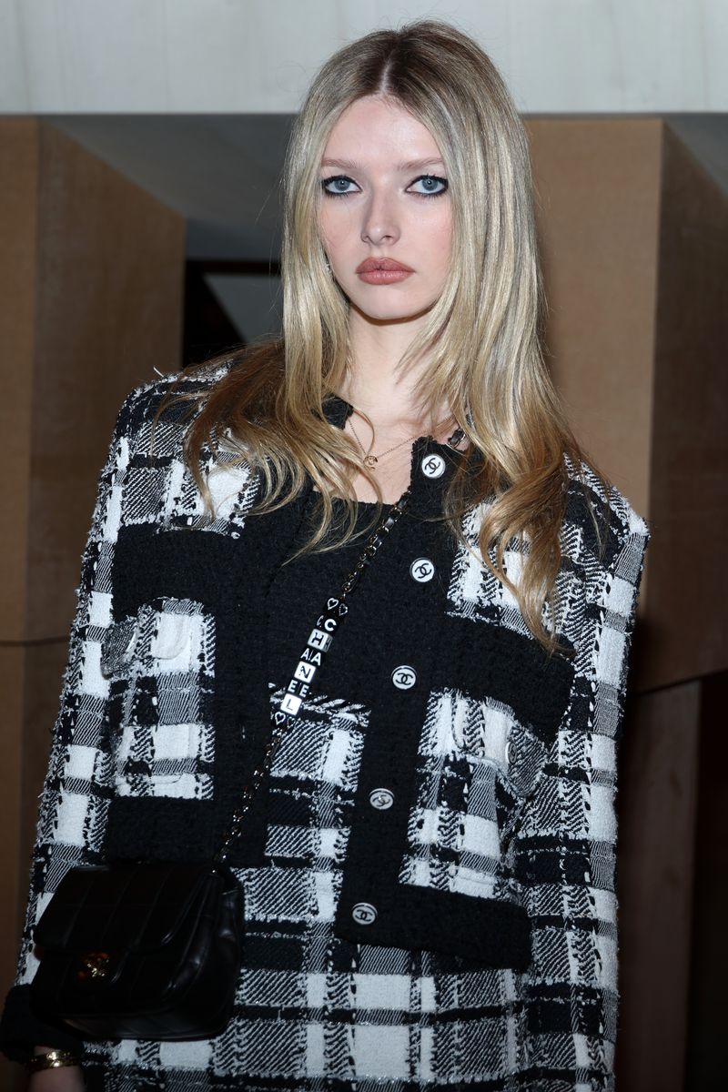 PARIS, FRANCE - JANUARY 24: (EDITORIAL USE ONLY - For Non-Editorial use please seek approval from Fashion House) Apple Martin attends the Chanel Haute Couture Spring Summer 2023 show as part of Paris Fashion Week  on January 24, 2023 in Paris, France. (Photo by Pascal Le Segretain/Getty Images)