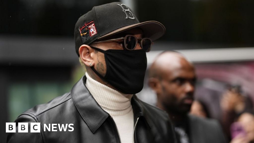 Chris Brown given suspended eight-month prison sentence over nightclub attack - BBC