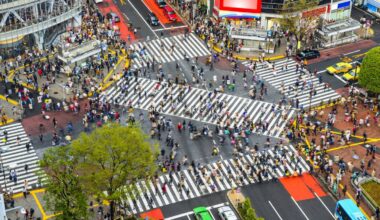 Japanese inflation breaks 2% for the first time this year