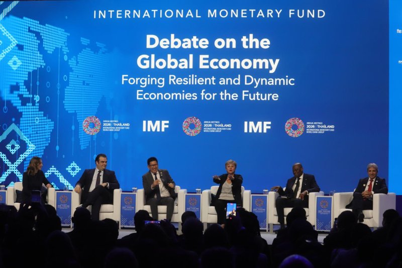 Finance Minister Ekniti Nitithanprapas, third from left, and IMF Managing Director Kristalina Georgieva, third from right, speak at a forum titled 'Debate on the Global Economy: Forging Resilient and Dynamic Economies for the Future' at the IMF-WBG Annual Meetings at the Queen Sirikit National Convention Center on Thursday. (Photo: Pornprom Satrabhaya)