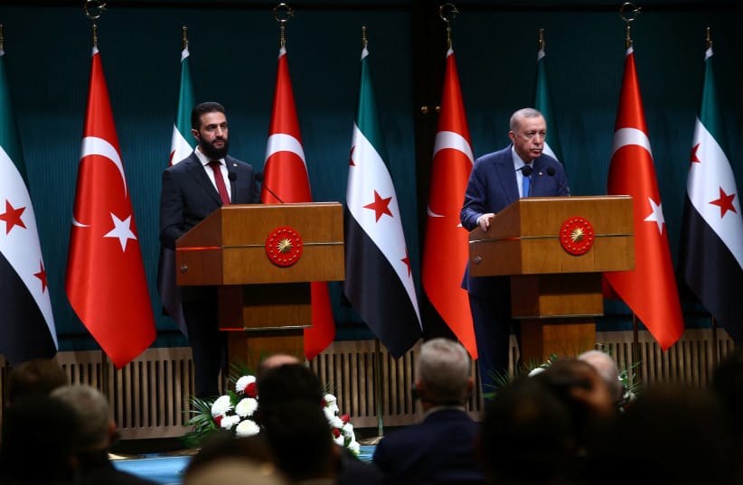 Syrian President Ahmed al-Sharaa (L) and Turkey's President Recep Tayyip Erdogan (R) attend a joint press conference at the Presidential Palace in Ankara, Turkey, February 4, 2025.