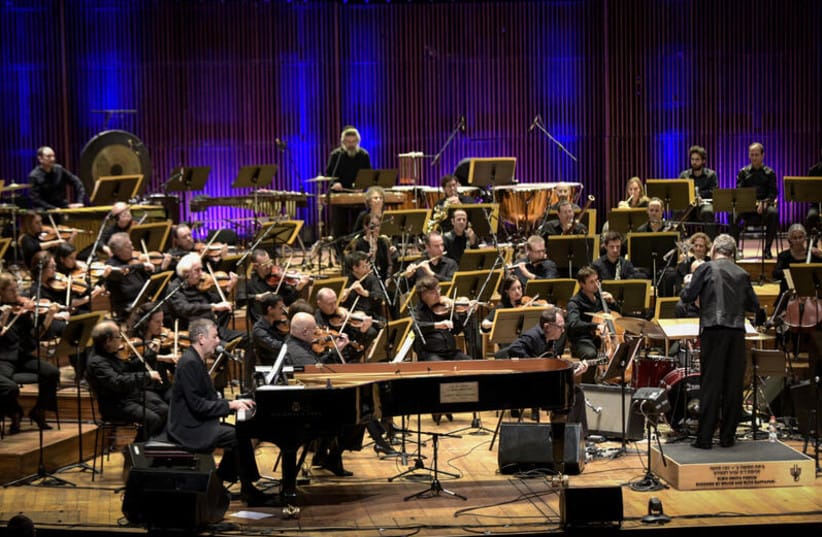 Israeli singer and composer Yoni Rechter performs with the Israeli Philharmonic Orchestra at Heichal HaTarbut in Tel Aviv on February 7, 2018