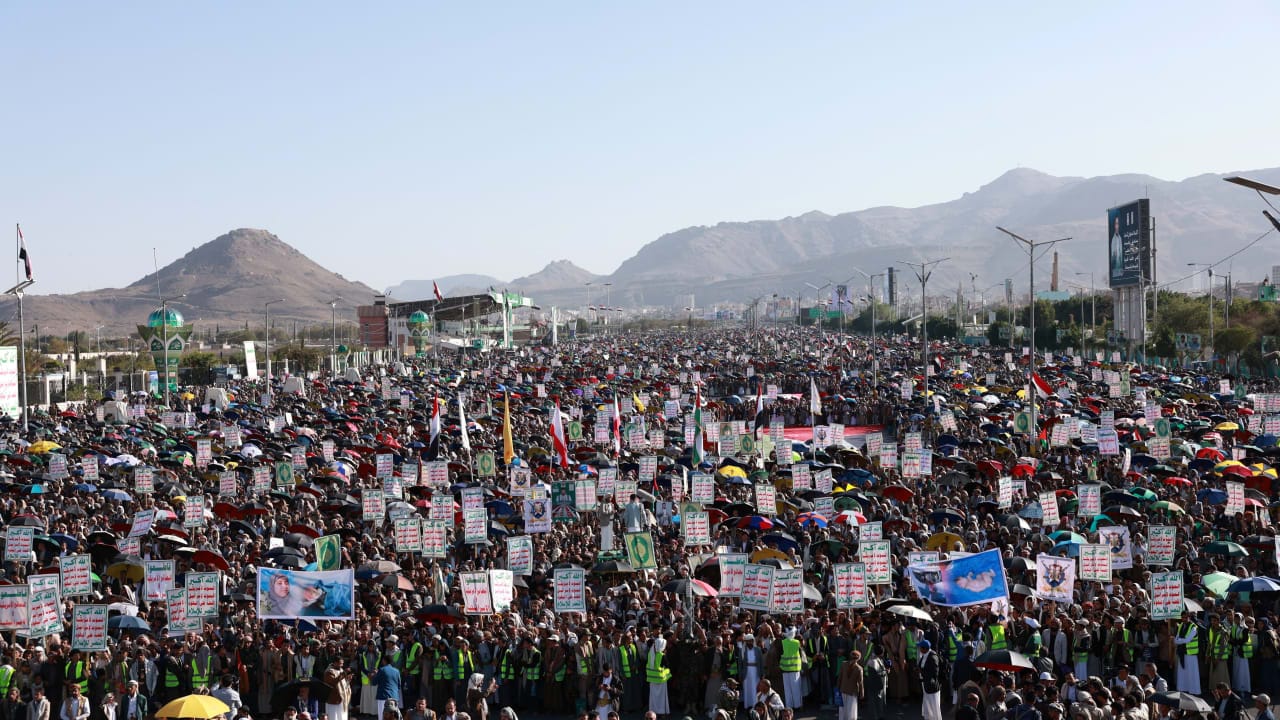 Houthi supporters rally to show support for the movement as fighting intensifies across several Yemeni fronts, in Sanaa, Yemen October 9, 2026.