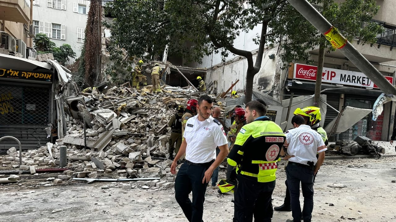 A building collapse on Tel Aviv's Nachalat Binyamin Road on October 14, 2026.