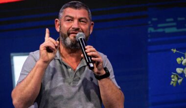 Poll: Eisenkot Bloc Holds at 54 Seats as Hard-Line Ex-General's Party Falls Short