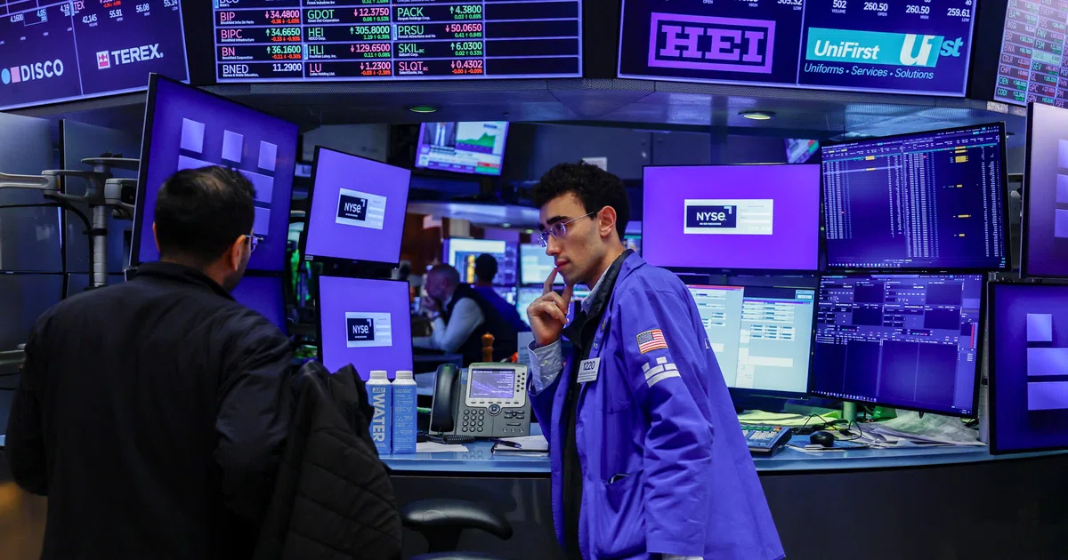 S&P 500 ends higher as traders shift from AI to healthcare
