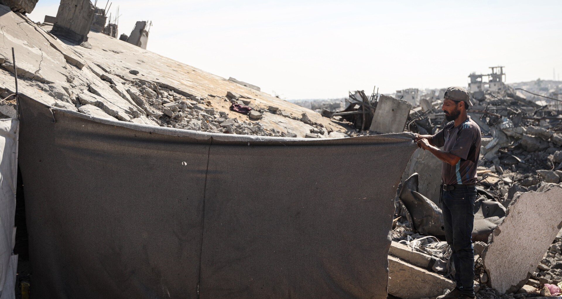 Israel’s Yellow Line in Gaza advances, leaving displaced with nowhere to go | Israel-Palestine conflict News
