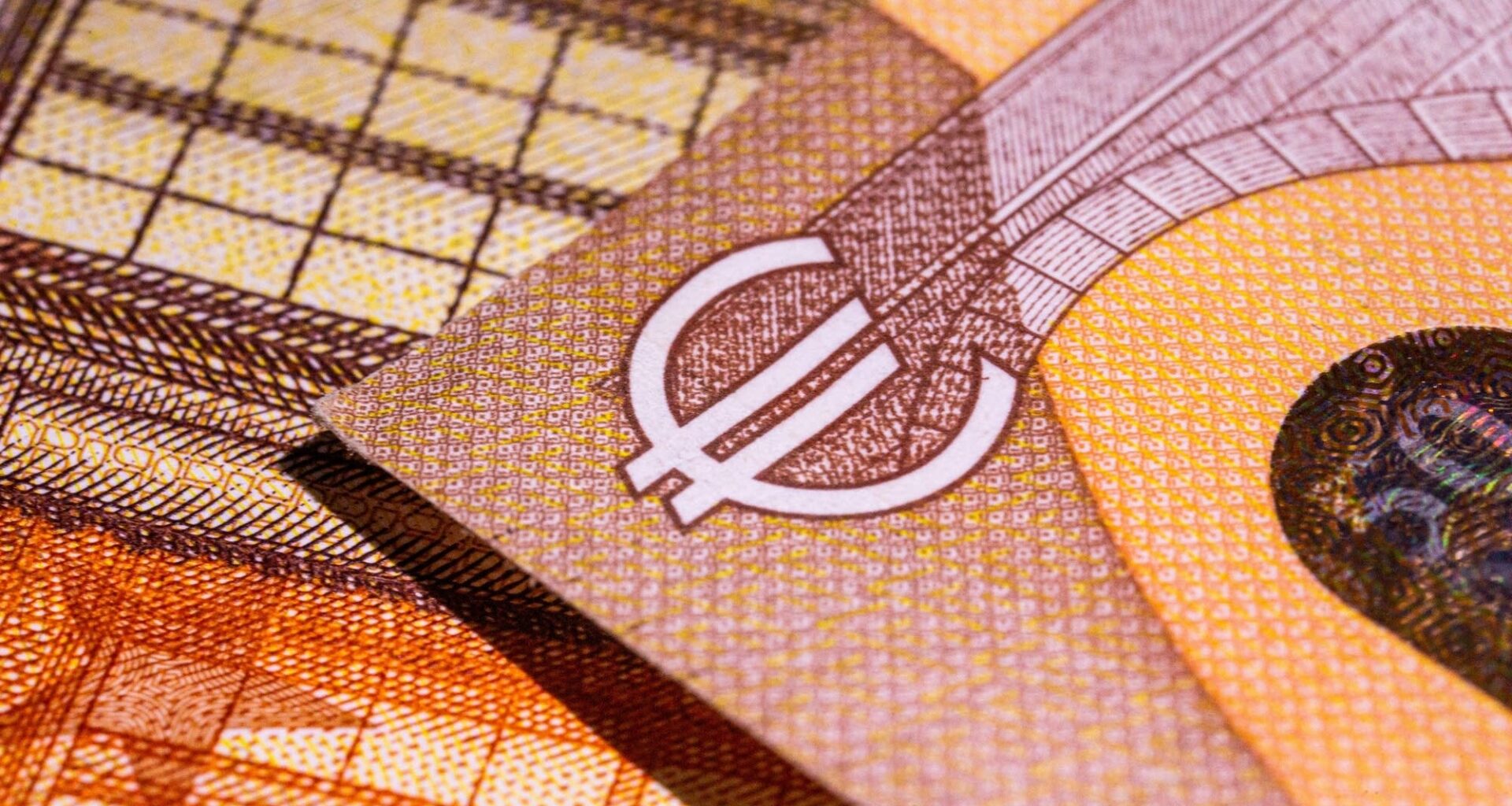 There are few solutions at hand for the French government to escape its current debt.
