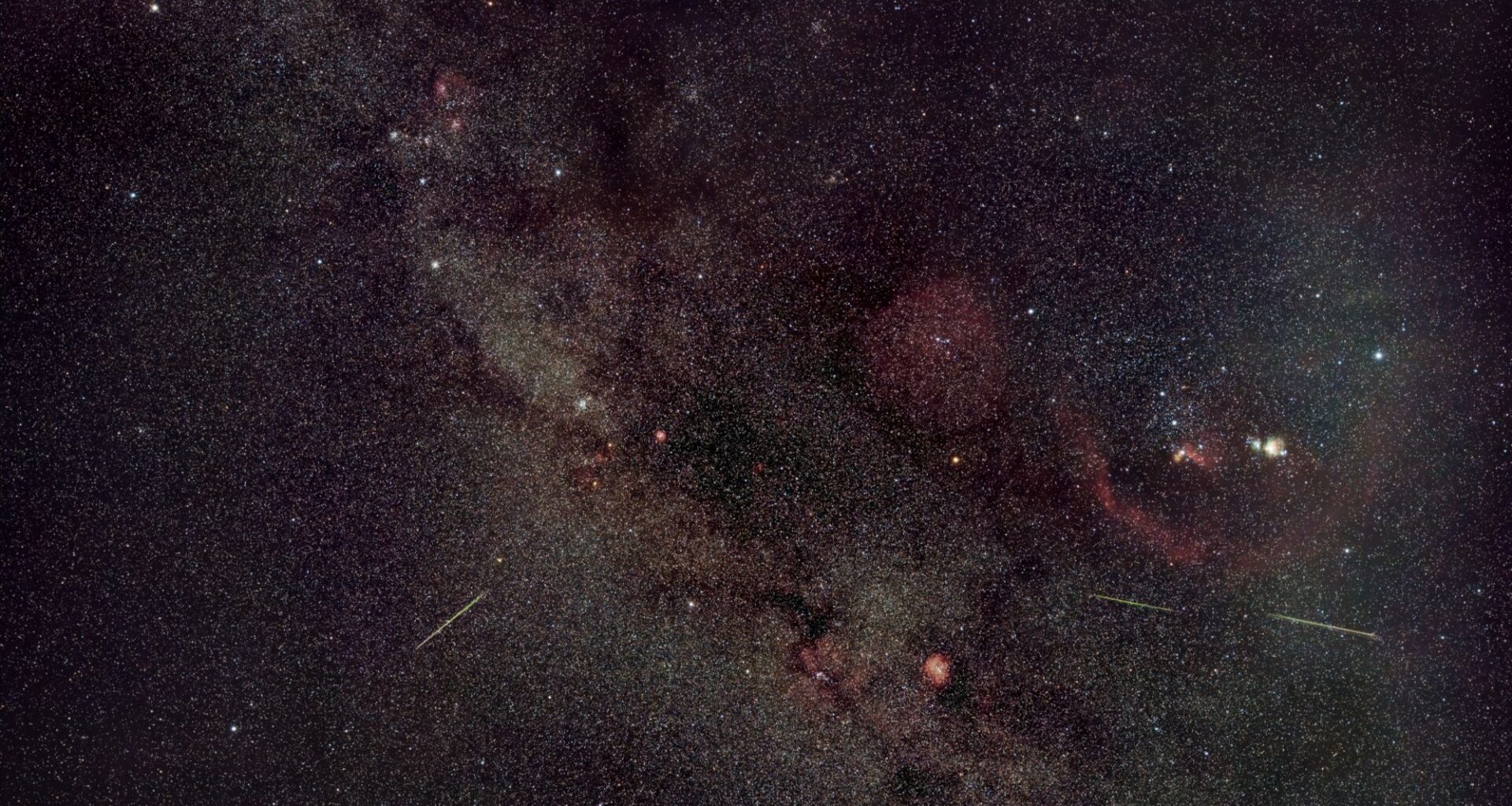 Halley's Comet dazzles from afar in spectacular astrophoto of Orionid meteor shower