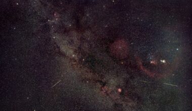 Halley's Comet dazzles from afar in spectacular astrophoto of Orionid meteor shower
