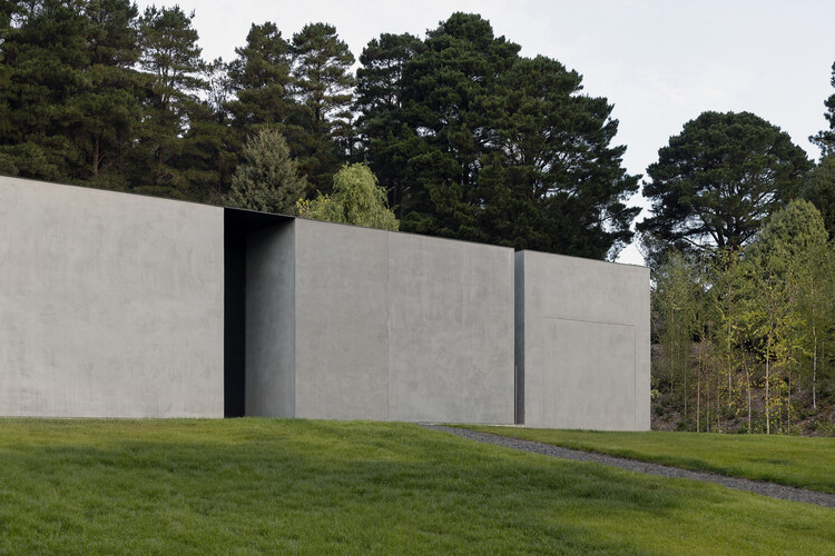 Grey House / Adam Kane Architects - Exterior Photography