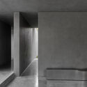 © Timothy Kaye Grey House / Adam Kane Architects - Image 5 of 16