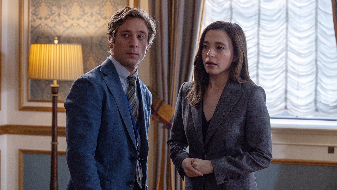 Jeff Horwitz (Jeremy Allen White) and Frances Haugen (Mikey Madison) in Columbia Pictures’ The Social Reckoning