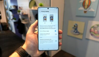 Which Samsung Galaxy smartphones have Privacy Display?