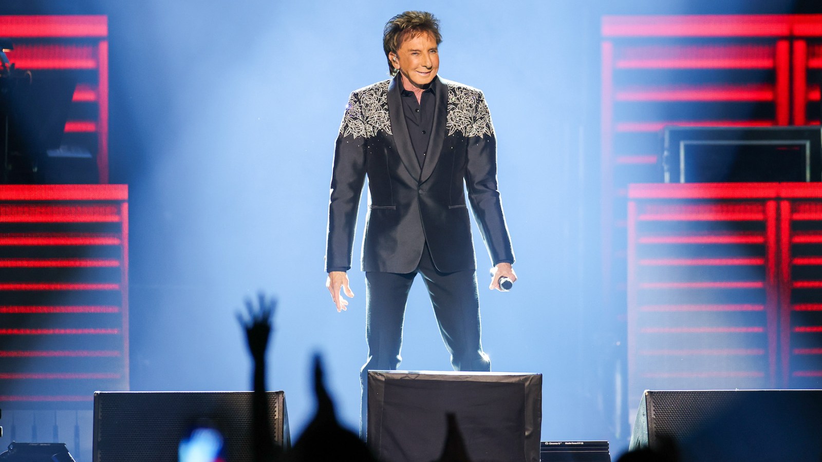 Barry Manilow Cancels Las Vegas Comeback Shows Due to Bronchitis