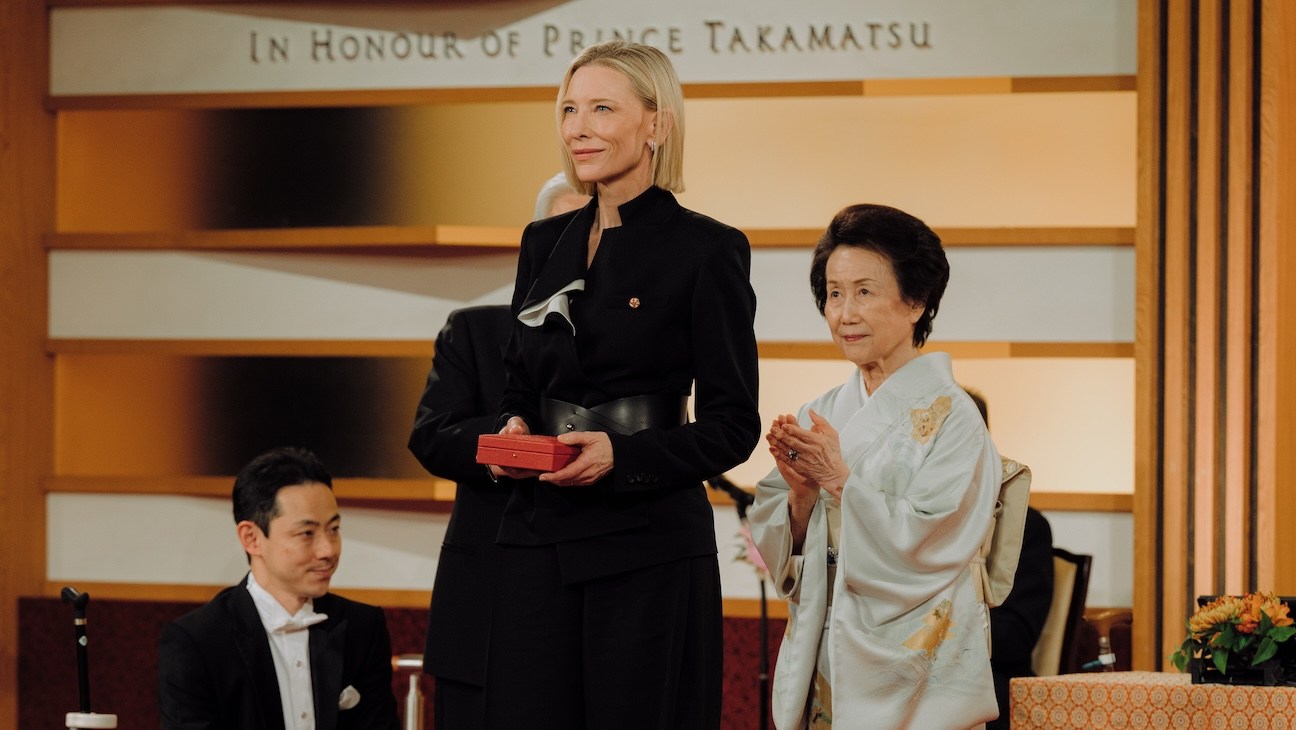 Princess Hitachi presents Cate Blanchett with the 2026 Praemium Imperiale Award.