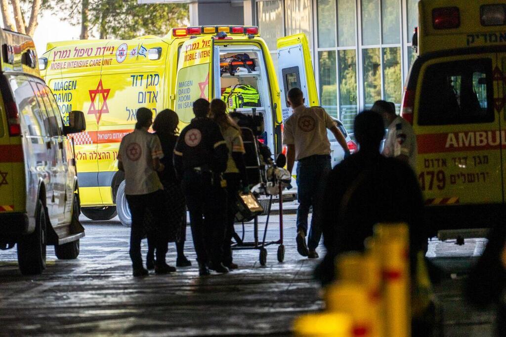 Evacuation of wounded soldiers to Shaare Zedek Medical Center (Photo: Shalev Shalom) פינוי פצועים לבית החולים שערי צדק