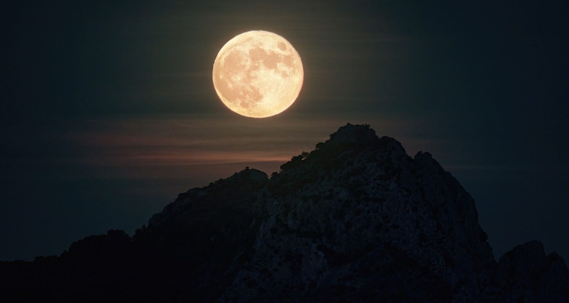 Watch the full Hunter's Moon rise this weekend before 4 back-to-back 'supermoons' head our way