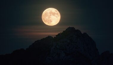Watch the full Hunter's Moon rise this weekend before 4 back-to-back 'supermoons' head our way