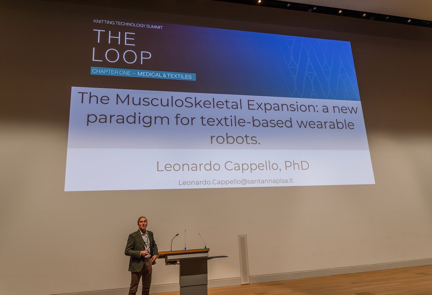 Textile wearable robotics: A new paradigm