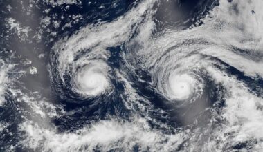 Twin hurricanes stare out to space as they barrel toward Hawaii — Earth from space