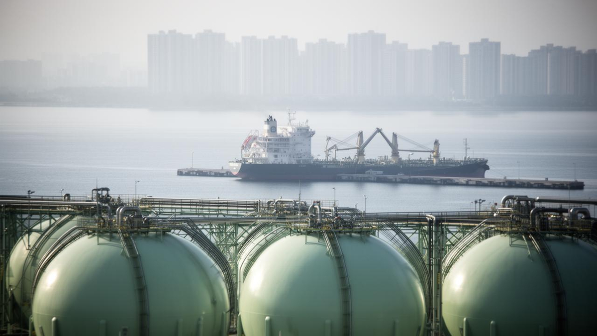 Middle East War Reshapes LNG Map: North American Imports Double, Qatar Plunges 70% — BigGo Finance