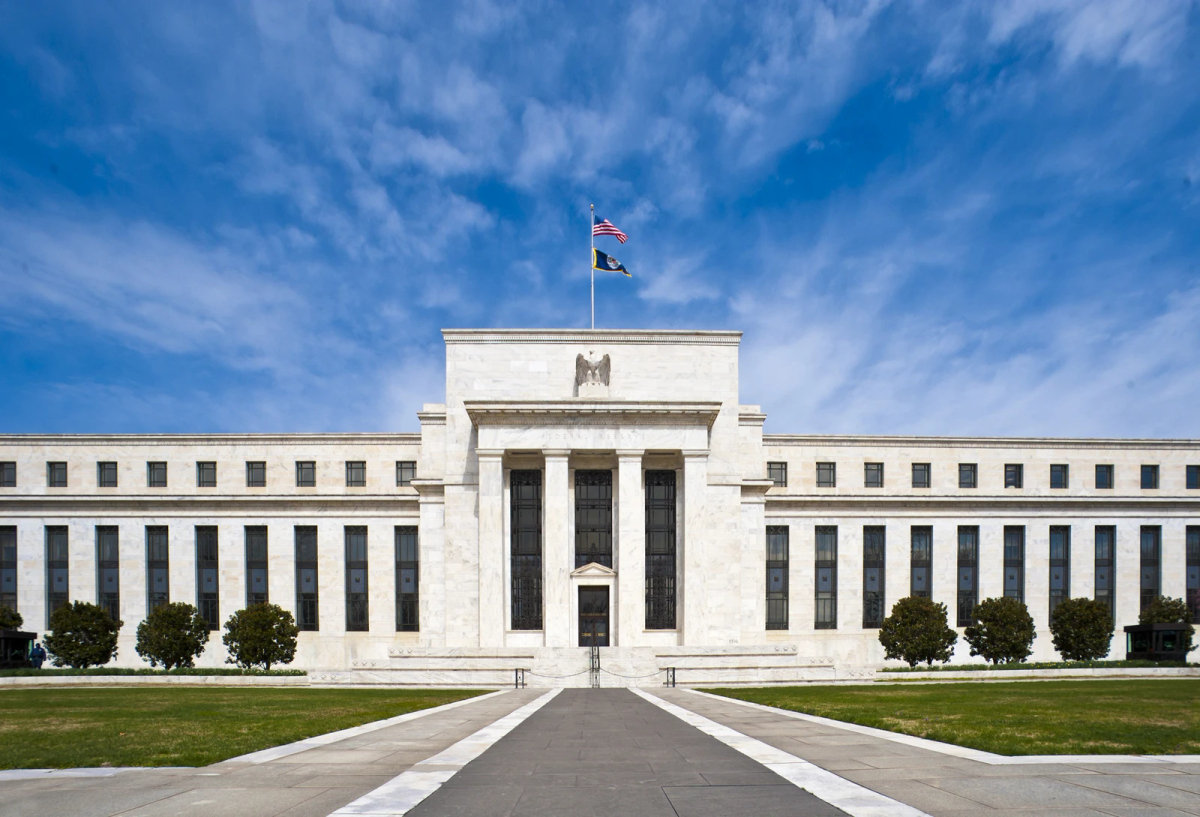 Global Gold Whipsaws Around $4,100 as Analysts Split on Next Week's Outlook — BigGo Finance