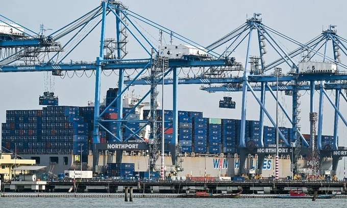 Southeast Asia's third-richest country posts record $384B exports in 9 months