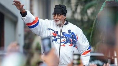 Amitabh Bachchan greets fans at his residence Jalsa, in Mumbai, Sunday,(PTI Photo/Kunal Patil)(PTI10_18_2026_000447A) (PTI)