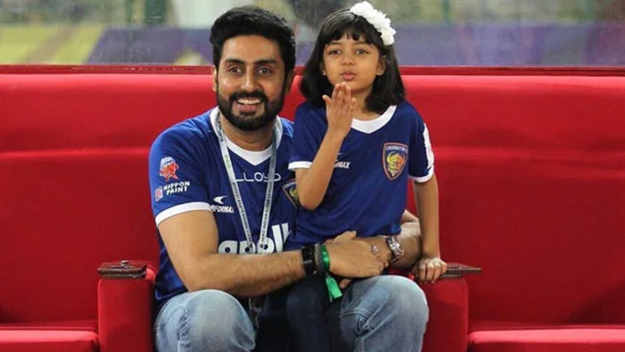 An old picture of Abhishek with his daughter Aaradhya.