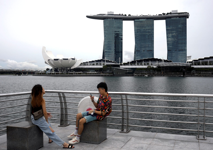 A youth takes photos at Merlion Park in Singapore July 14, 2020. Photo by Reuters