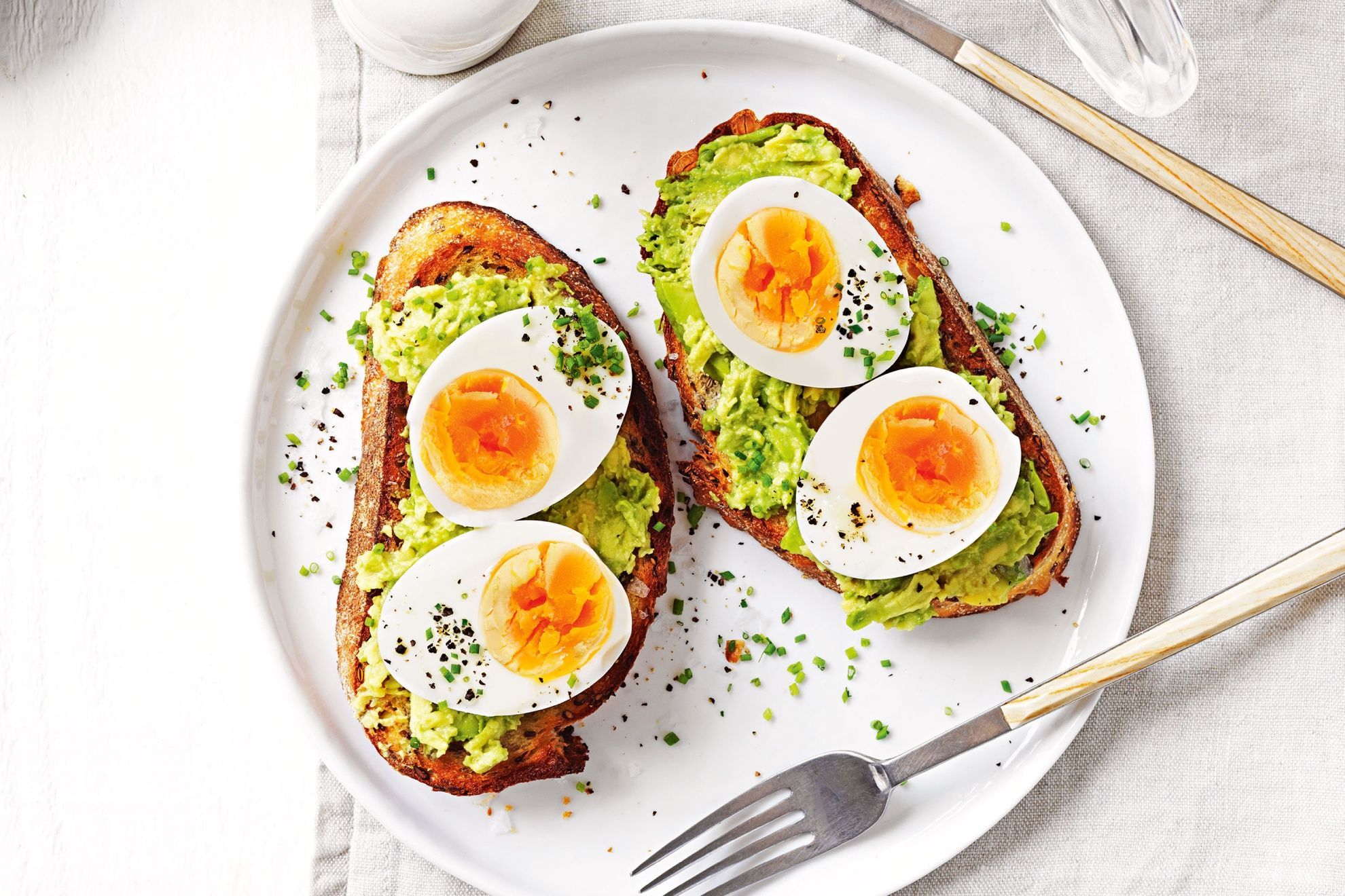 Mar20_Avocado-Smash-with-Egg-recipe