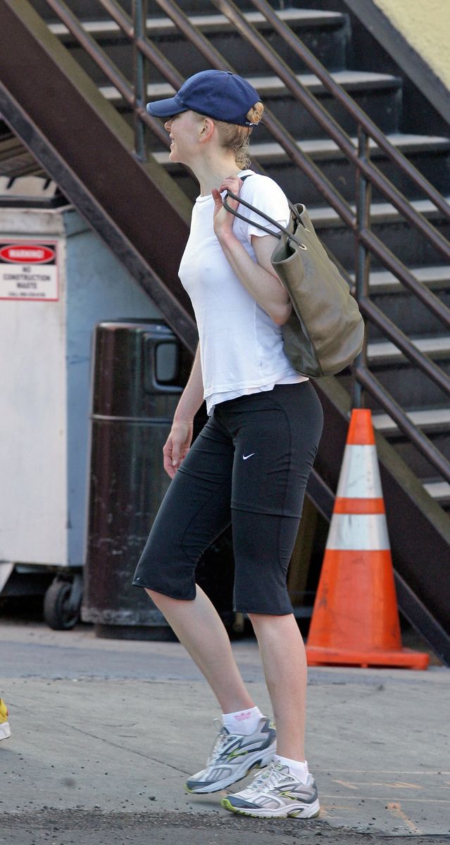 At 59, Nicole Kidman is proving that strength, confidence and seriously impressive abs have no age limit.