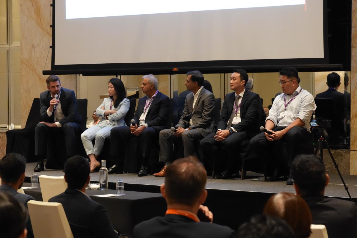 Choosing the Role of People and AI in Wealth Management