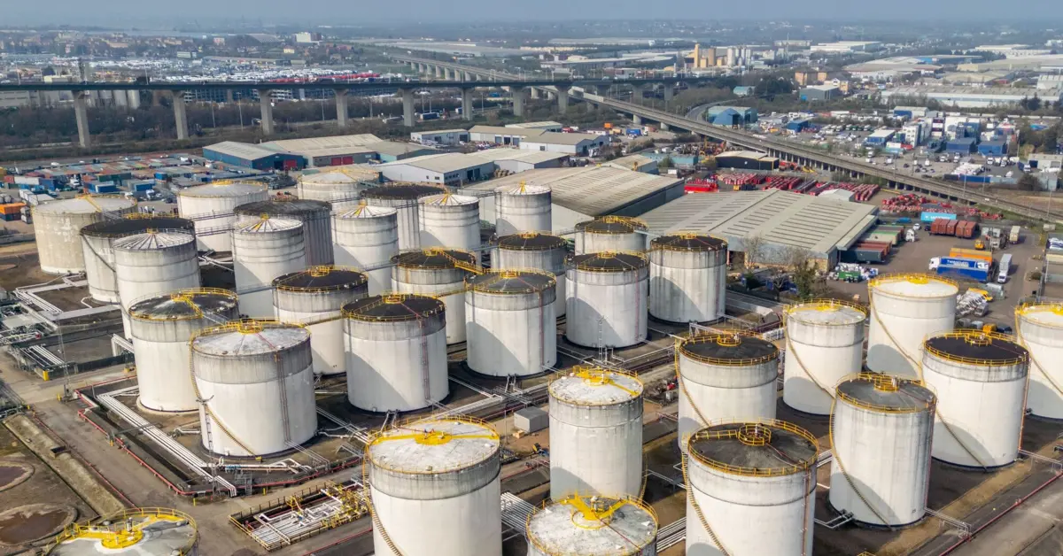 Oil Rises to Five-Month High on Middle East Risk, Diesel Doubts