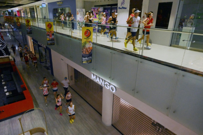 Bangkok Post - Runners swap streets for shopping malls as haze chokes Singapore