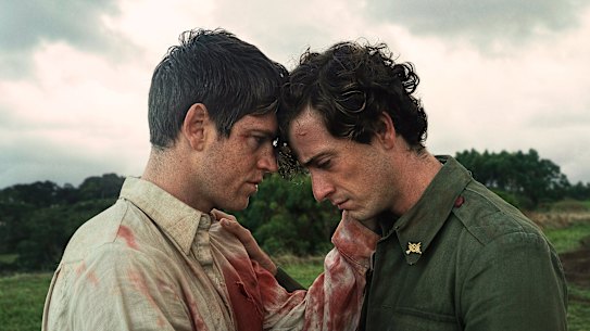 Miguel Bernardeau (Rafael) and Guitarricadelafuente (Sebastian) in La Bola Negra.