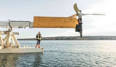 Floating tidal platform lifts one rotor from the water for repair, nova scotia swings