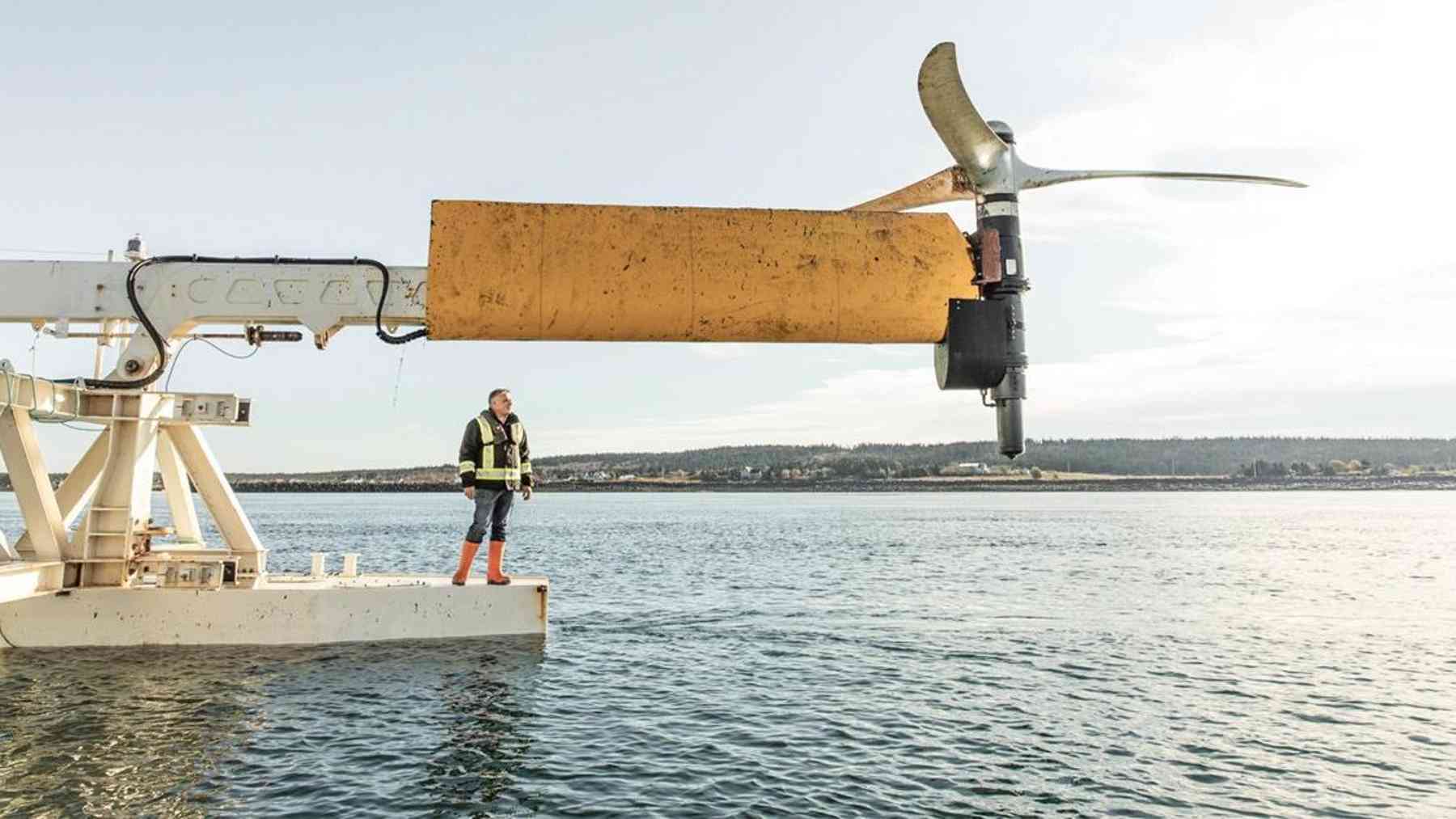Floating tidal platform lifts one rotor from the water for repair, nova scotia swings
