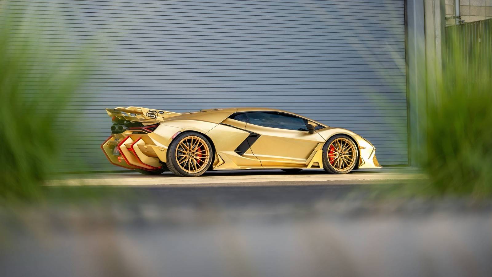 This Gold Lamborghini Revuelto With a Carbon-Fiber Body Kit Is Listed for $799,800 On E-Bay