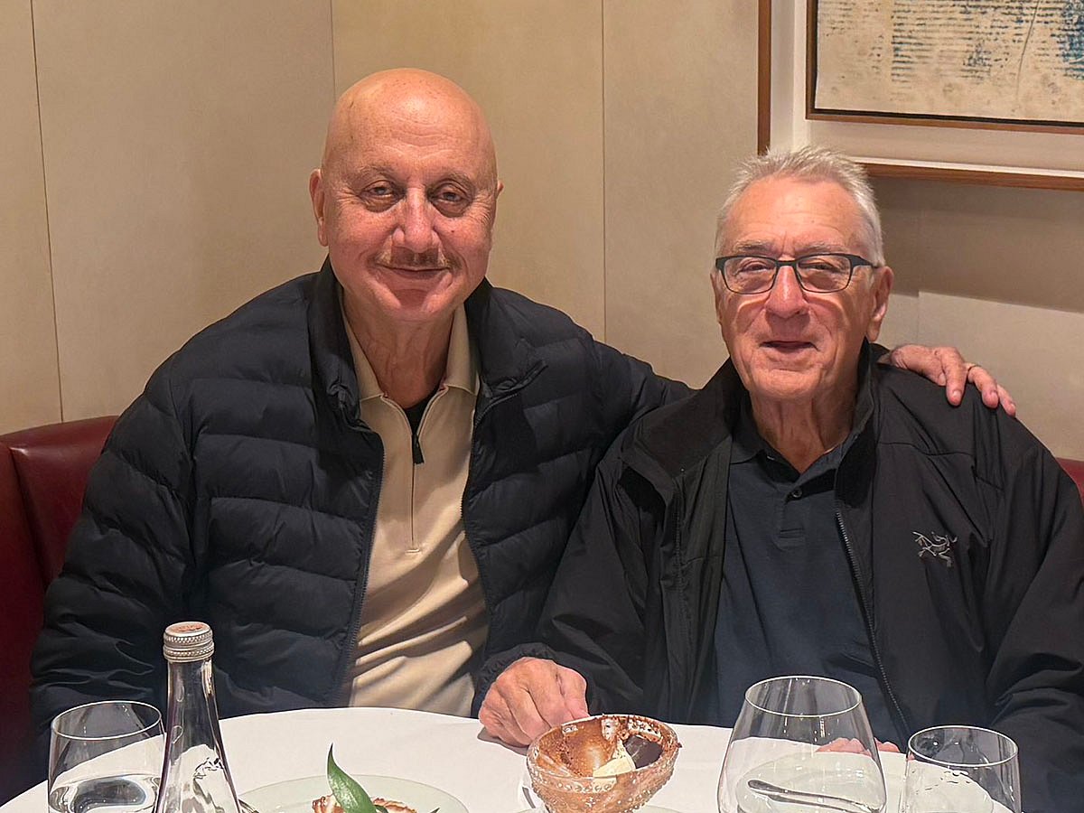 Robert De Niro hosts Anupam Kher at his New York home, gifts him a cap - Gulf News